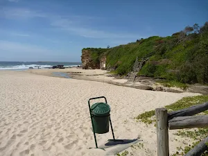 Southern end of Caves Beach