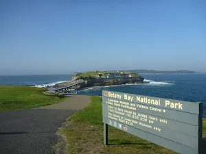 Trail down to Bare Island