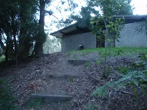 Track head behind Leura Oval amenities