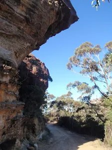 Rock shelf overhanging Glenraphael Drive
