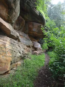 Track below cliffs on the Nepean River