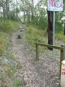 Great North walk arrow at Quarry Road