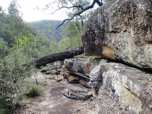 Small cliff on side up from Erskine Creek