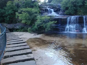Queen's Cascades and crossing at the top of Wentworth Falls