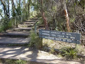 Clifftop track east of Govetts Leap