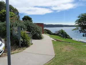 Path leading into Greens Point Park