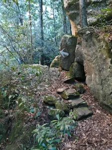 White arrow through boulders