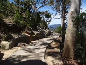 Footpath to Three Sisters