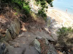 Steps above Queens Beach
