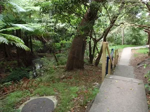 Track down from Ogilvy Rd