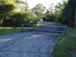 The trackhead at Elouera Rd