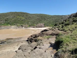 Crossing rocks on the eastern side of Snapper Point beach