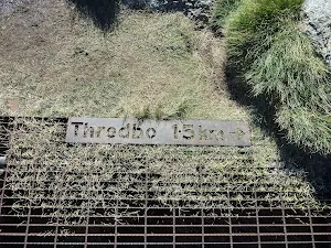 Threbo 1.5km sign