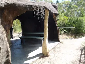 'Cave' shelter at Reids Plateau Picnic area