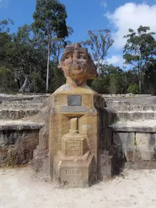 Darri and Warrimoo to the Sphinx Memorial