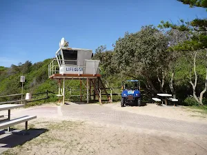 Lifesaver lookout at Caves Beach