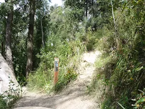 Intersection with the Southern end of Ruined Castle Track