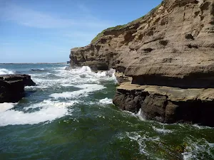 End of the second section of Caves Beach Caves with deep water beyond