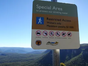 Track to Taro's Ladder and Duncans Pass
