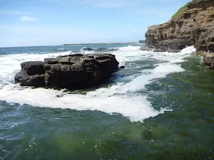 Deep water beyond the end of the second section at Caves Beach Caves