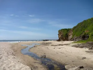Small creek at the southern end of Caves Beach