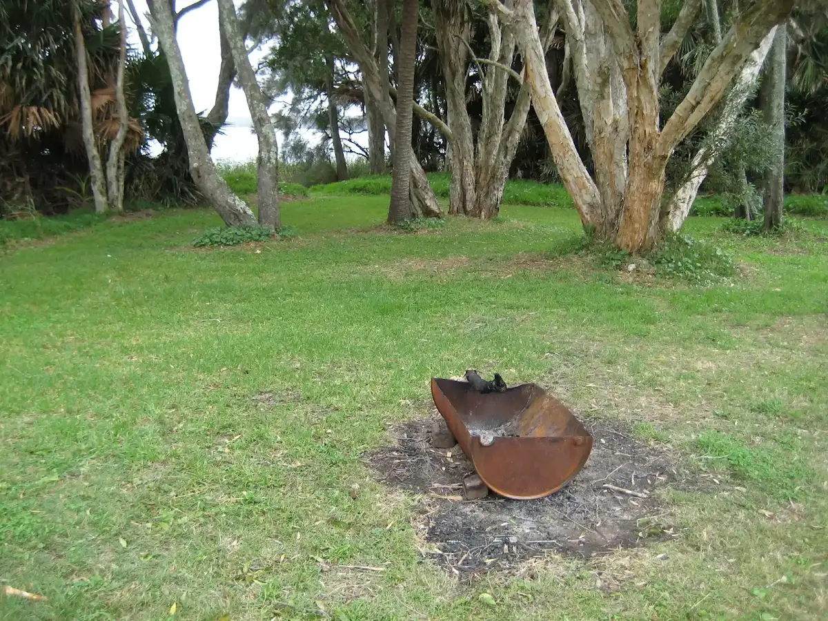 Bombah Broadwater: Dees Corner