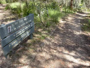 Sign post between Evans car park and lookout