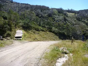 Int of Merritts nature track and Village trail (upper)