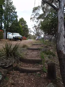 Steps up to the end of Gladstone Rd