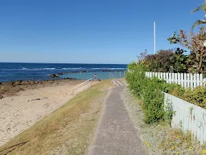 Beach and rockpool at Norah Head