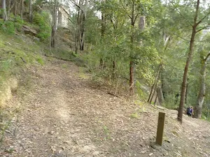 Intersection at the top of the Hornsby stone steps
