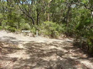 Intersection on the coastal walk on the Wallarah Pennisula