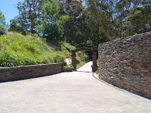 The archway exit from Echo Point